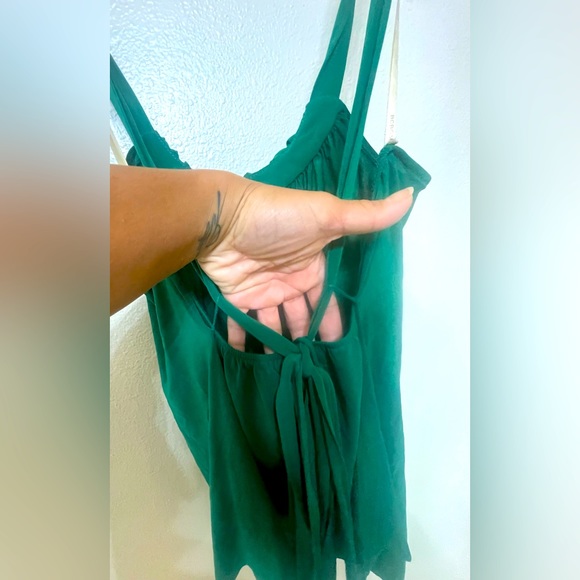 BCBG green flowy halter tank Wmn Size Med - Picture 5 of 7